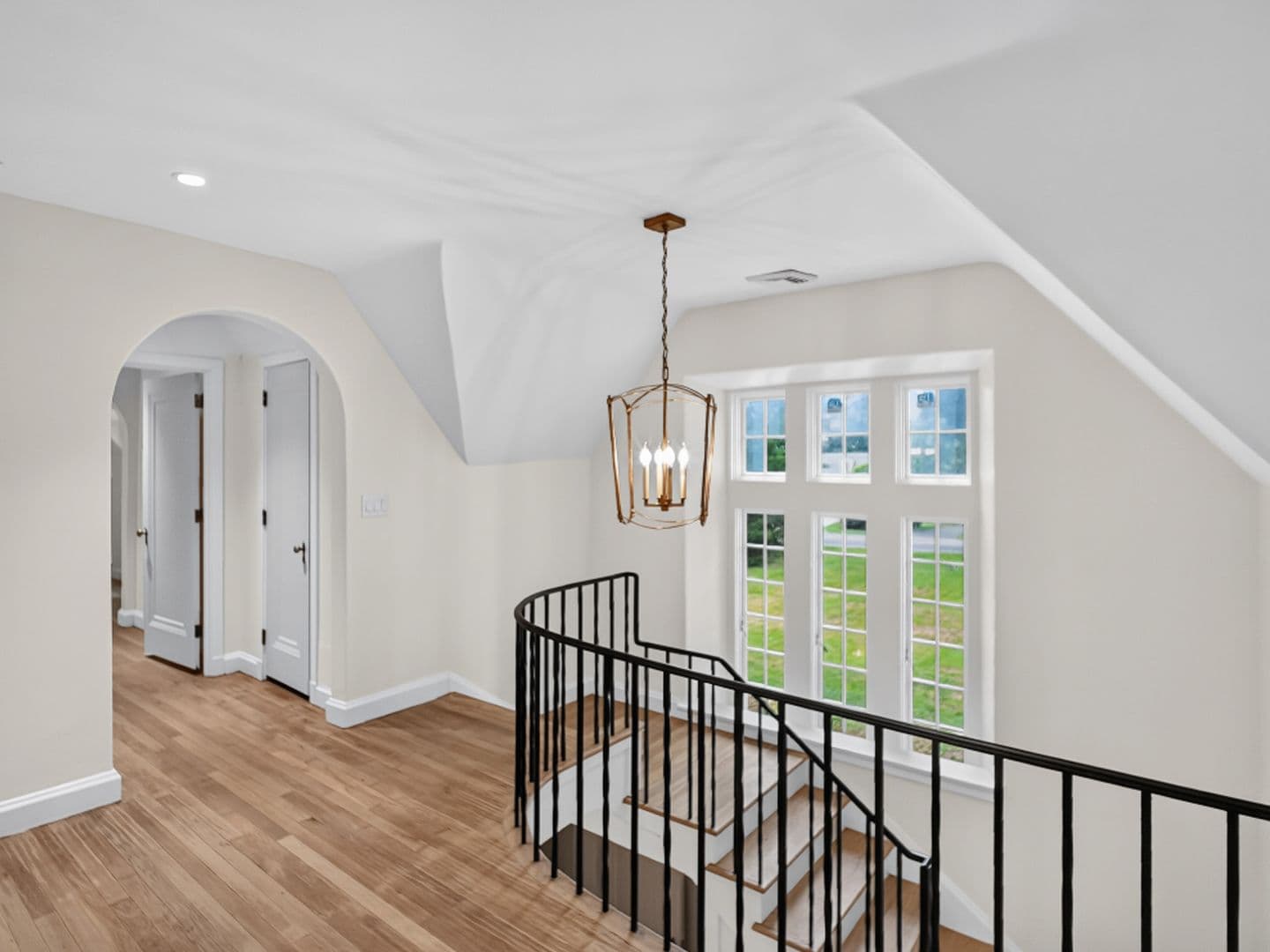 Hamden House: 1085 Ridge Road