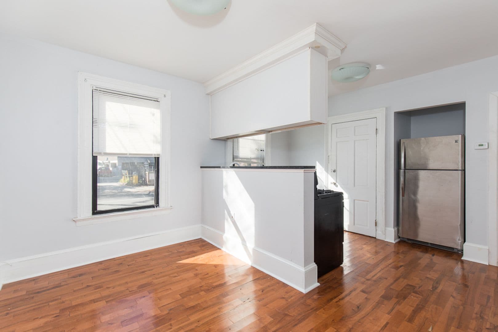 New Haven Apartment: 1371 Chapel Street