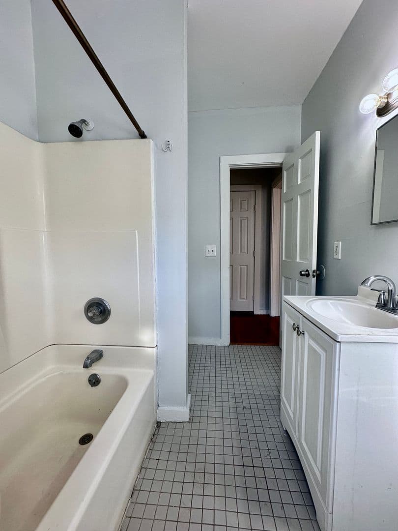 New Haven Apartment: 1375 Chapel Street