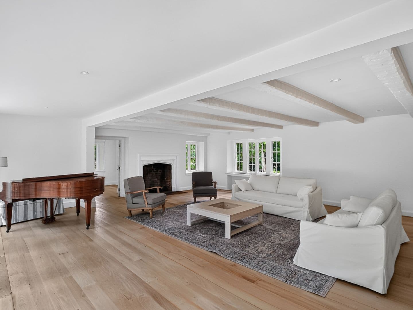 Hamden House: 1085 Ridge Road