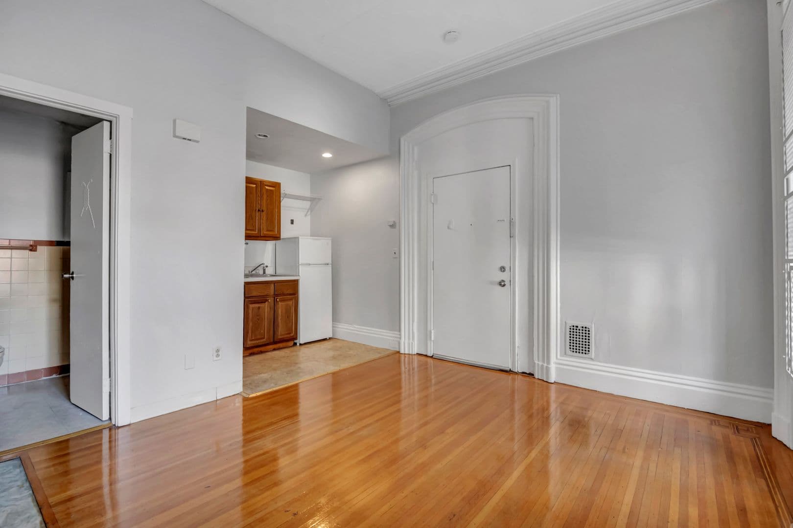 New Haven Apartment: 42 Trumbull Street