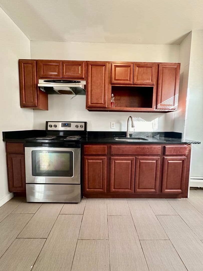 New Haven Apartment: 1375 Chapel Street