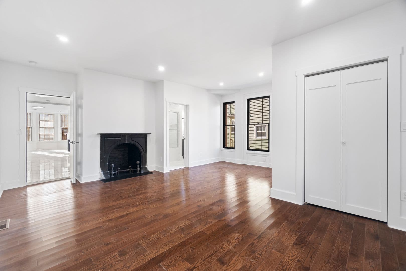 New Haven Apartment: 54 Trumbull Street