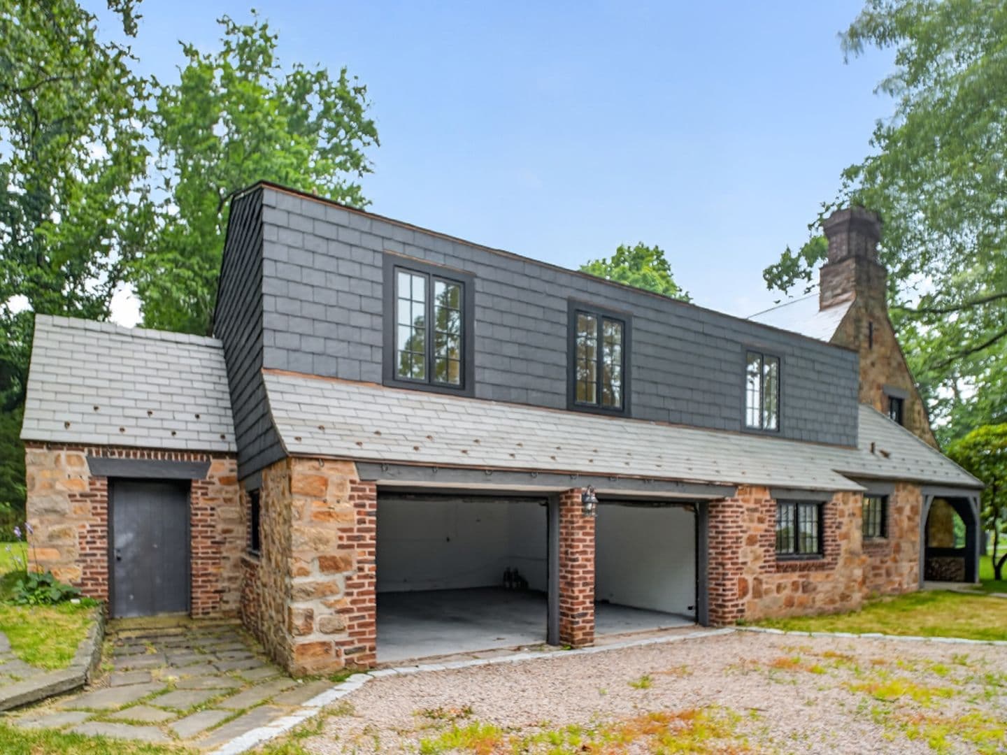 Hamden House: 1085 Ridge Road