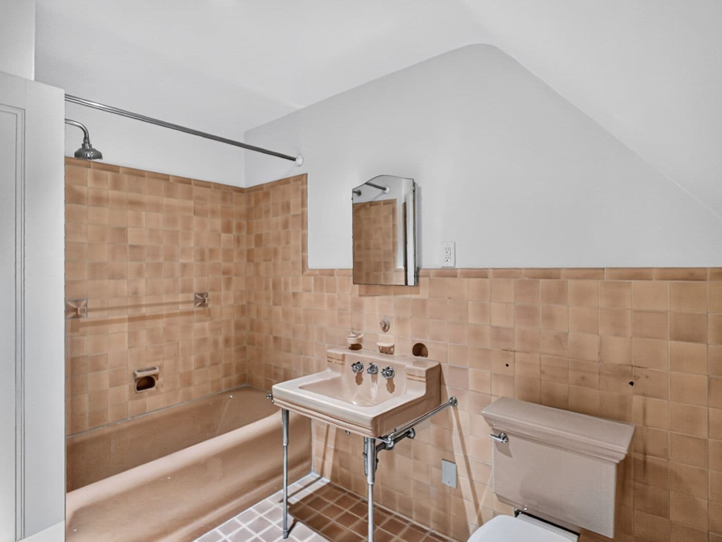 Hamden House: 1085 Ridge Road