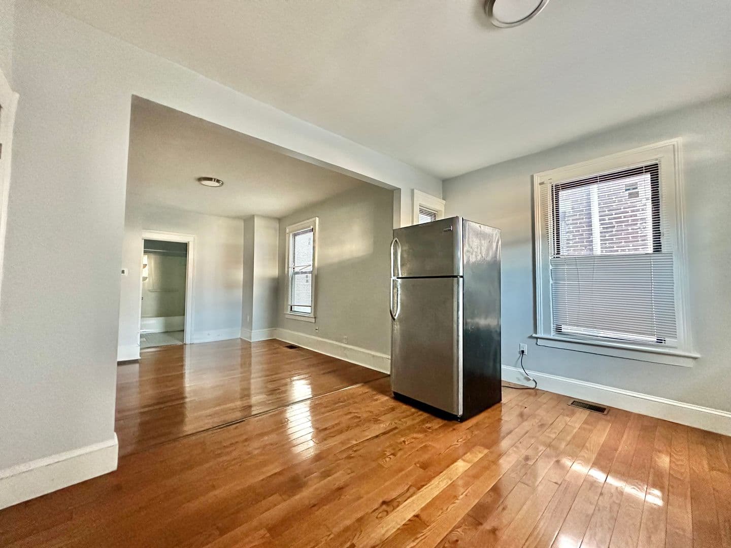 New Haven Apartment: 1371 Chapel Street