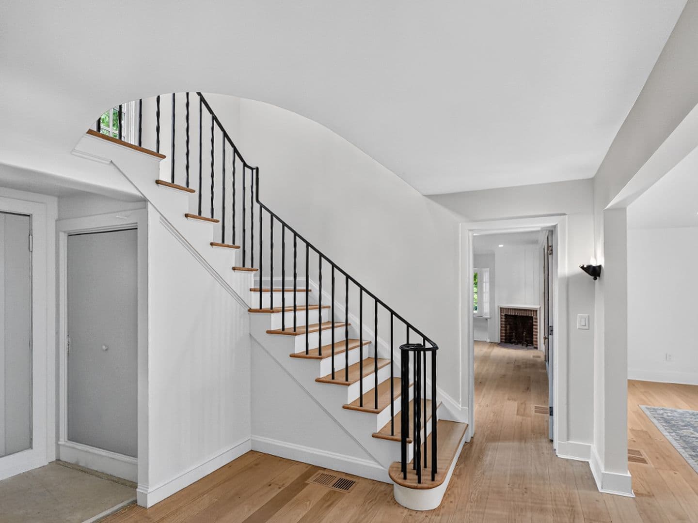 Hamden House: 1085 Ridge Road