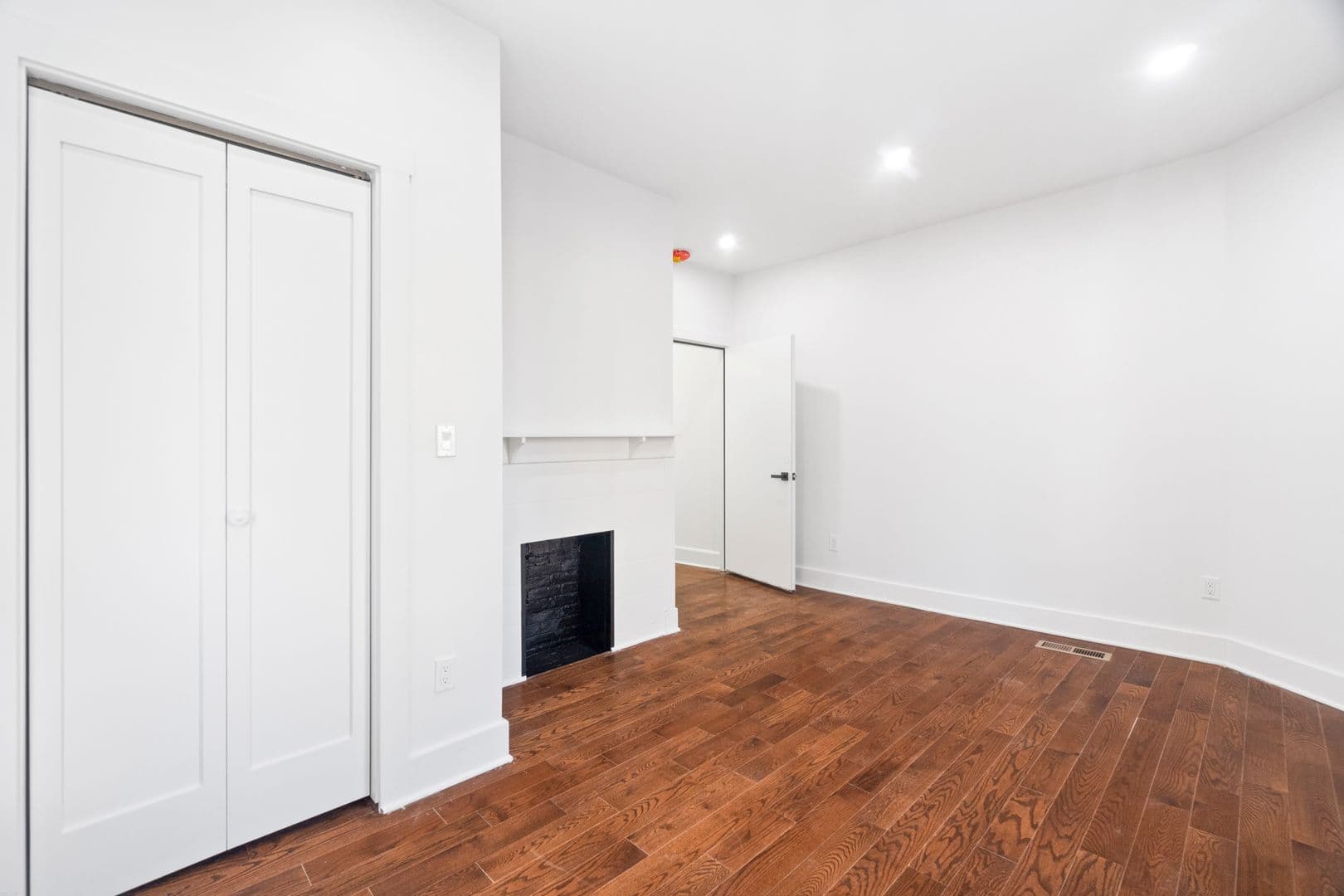 New Haven Apartment: 54 Trumbull Street