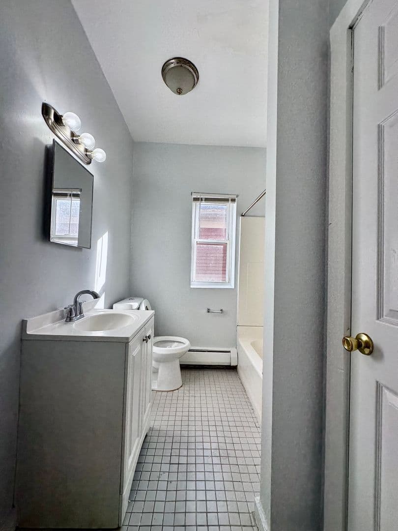 New Haven Apartment: 1375 Chapel Street