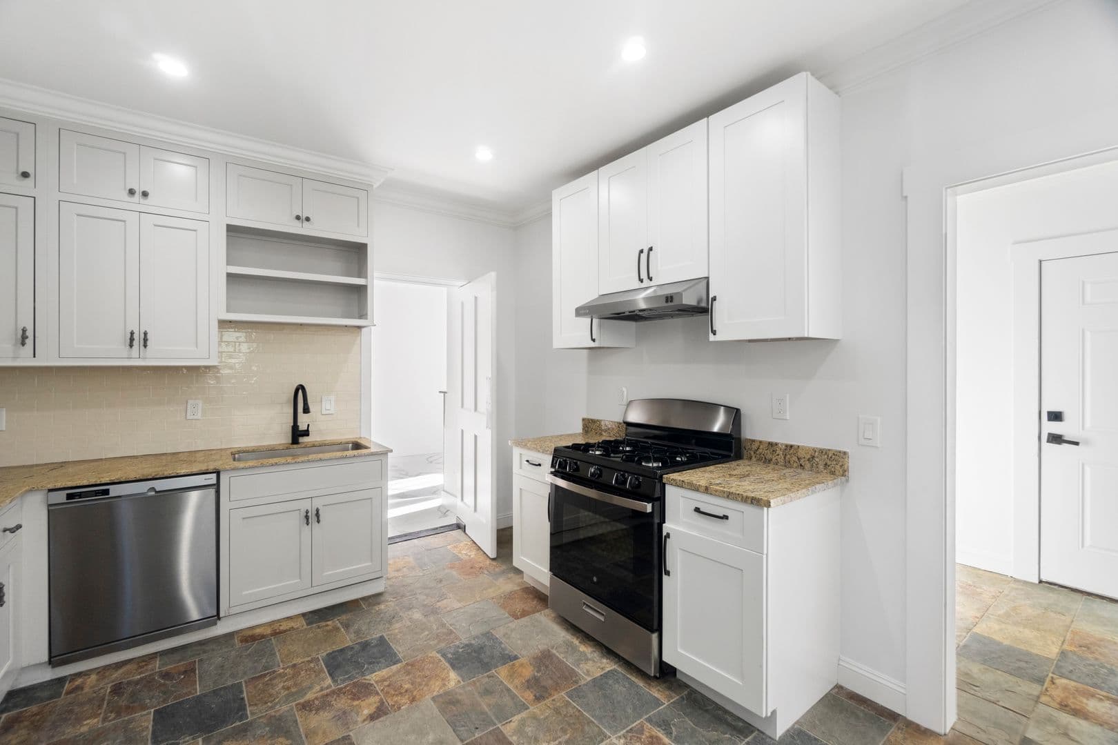 New Haven Apartment: 54 Trumbull Street