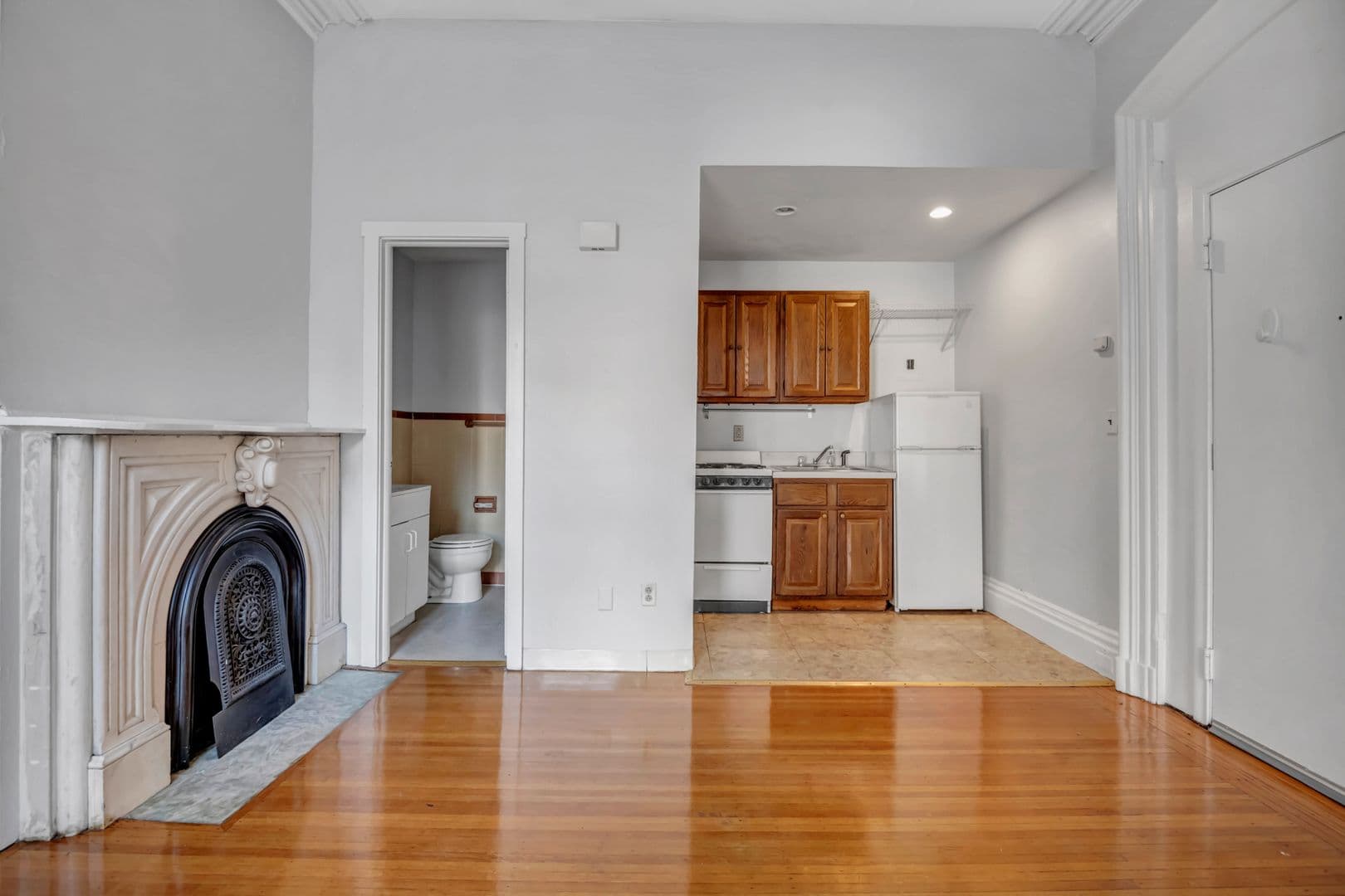 New Haven Apartment: 42 Trumbull Street