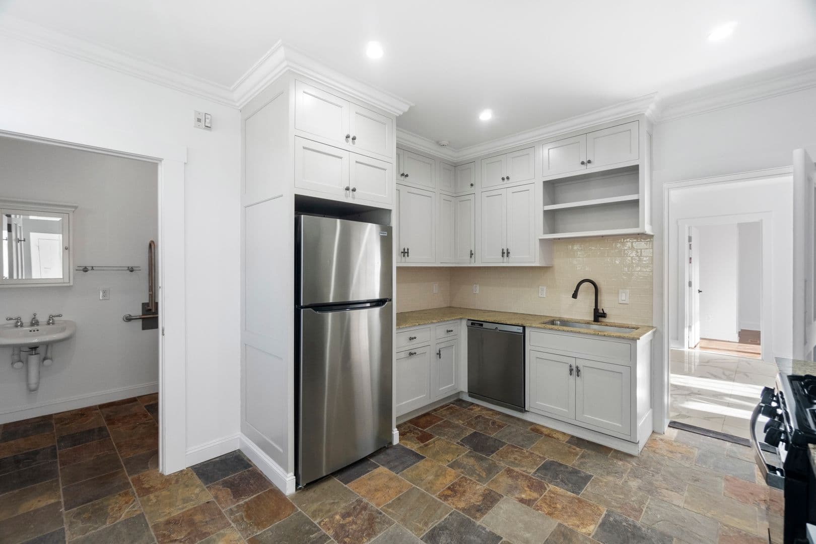 New Haven Apartment: 54 Trumbull Street