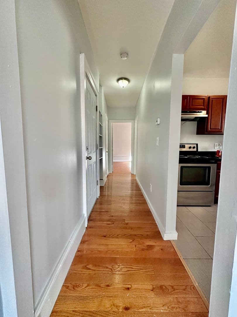 New Haven Apartment: 1375 Chapel Street