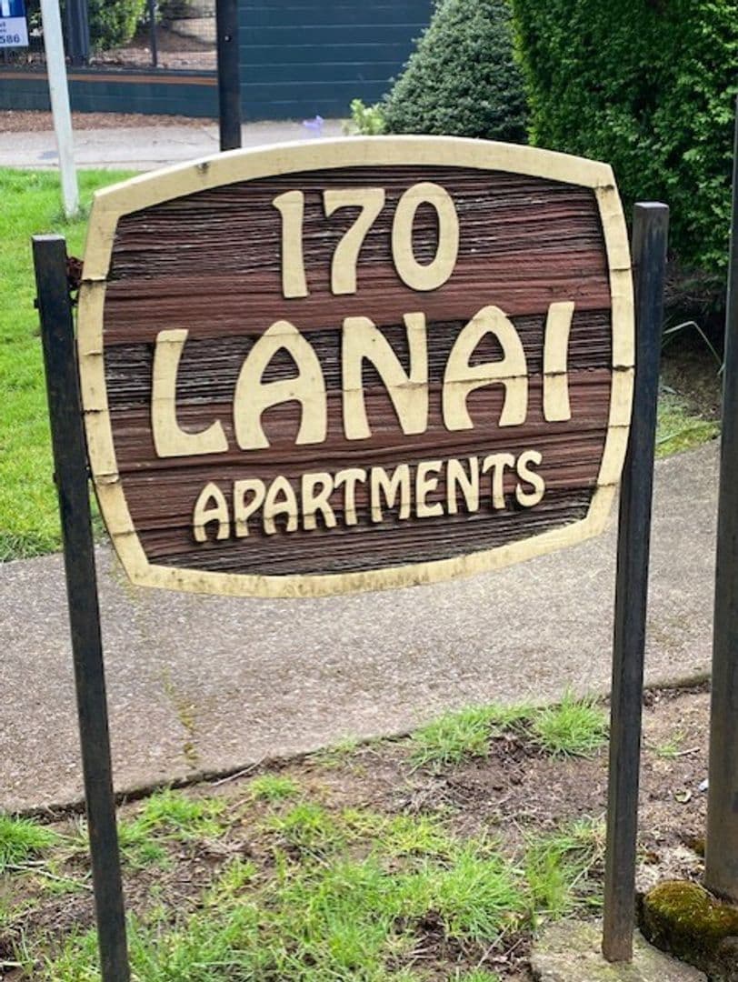 Salem Apartment: 170 Owens St. S