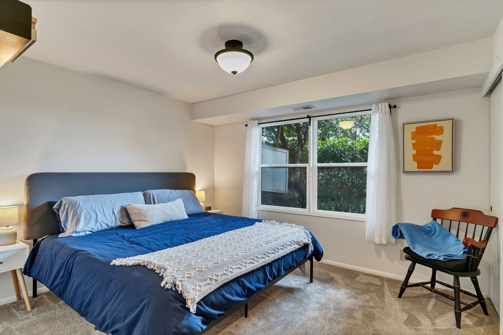 Salem House: 3209 Canterbury Dr S