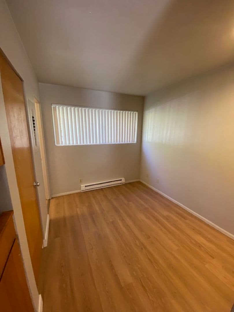 Salem Apartment: 170 Owens St. S