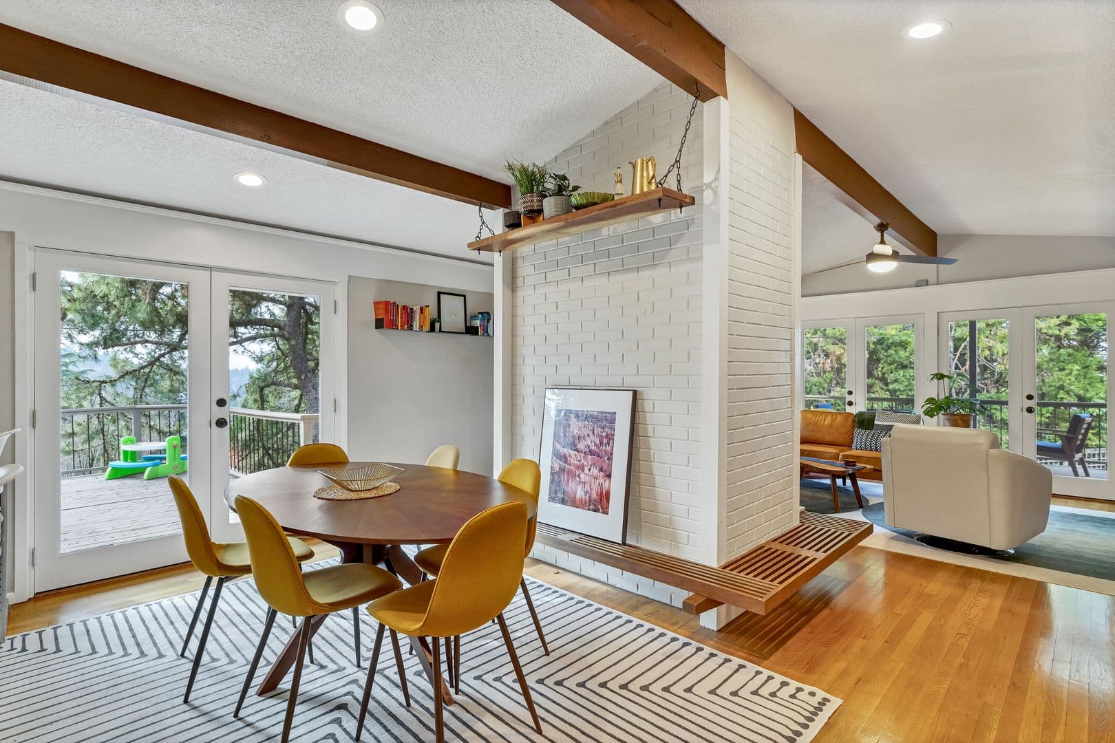 Salem House: 3209 Canterbury Dr S