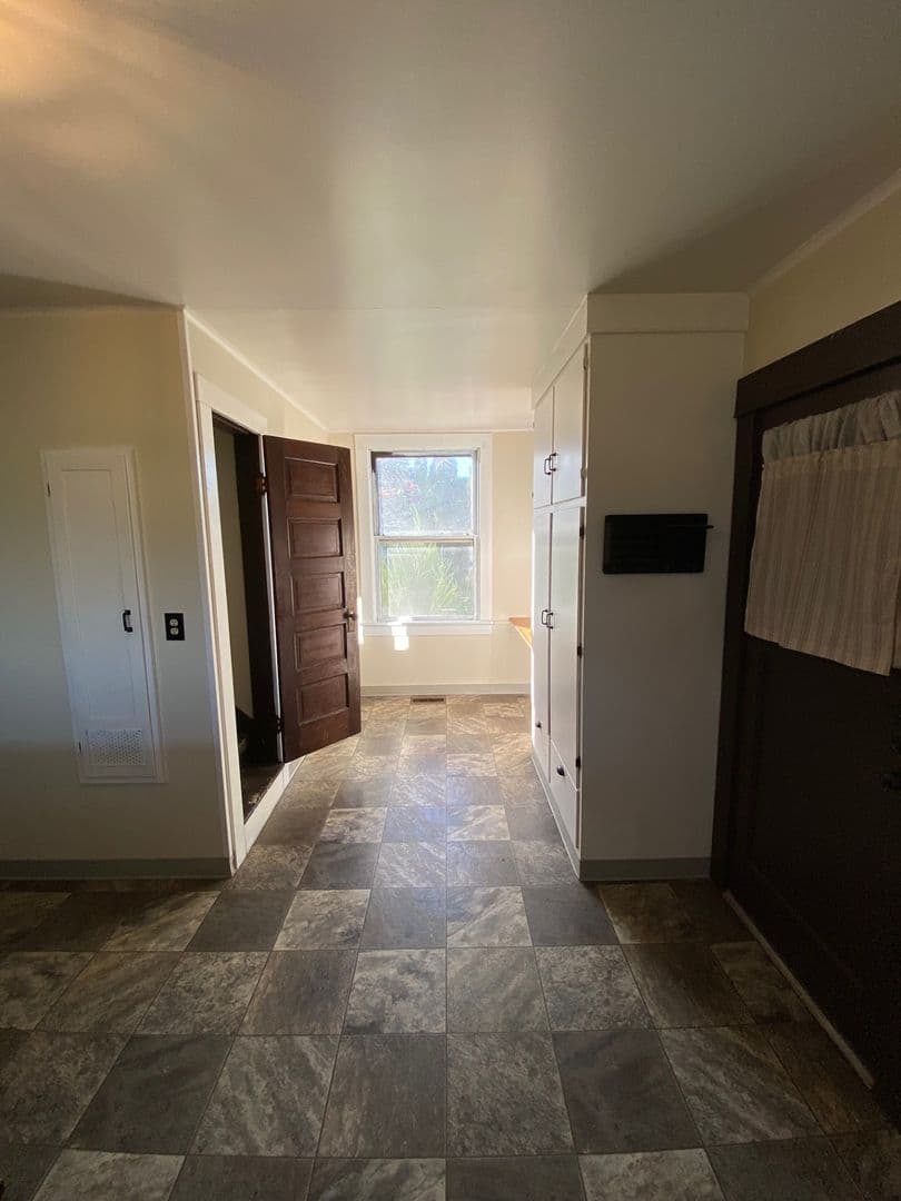 Mt. Angel House: 13573 E. Marquam Rd. NE