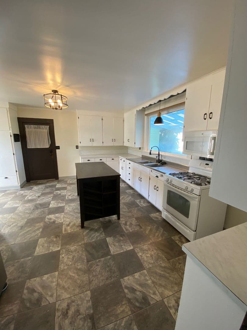 Mt. Angel House: 13573 E. Marquam Rd. NE