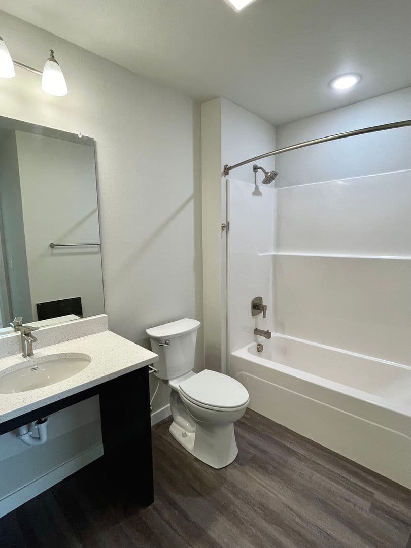 Salem Apartment: 122 Hrubetz Rd SE