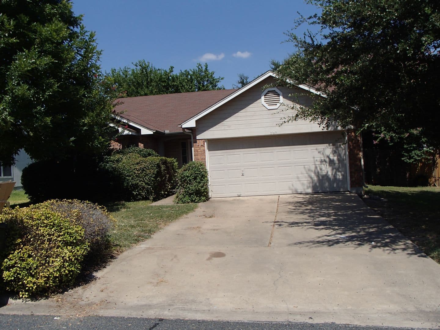 Georgetown House: 208 Juniper Drive
