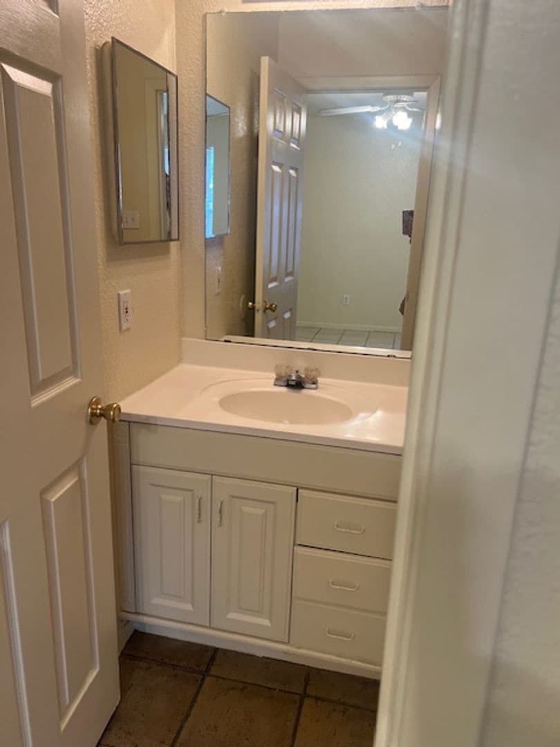 Georgetown Apartment: 2204 Katy Lane