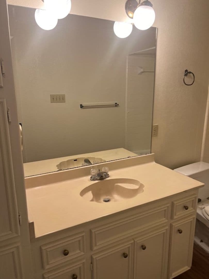 Georgetown Apartment: 310 Tamara Drive