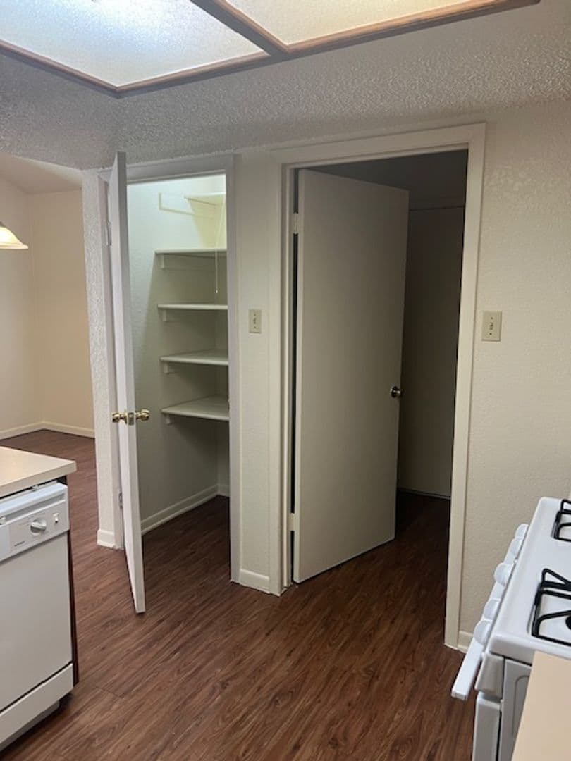 Georgetown Apartment: 310 Tamara Drive