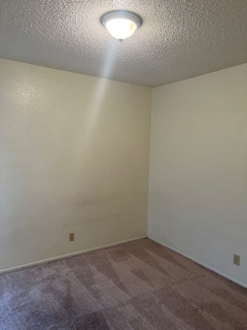 Georgetown Apartment: 112 Verna Spur