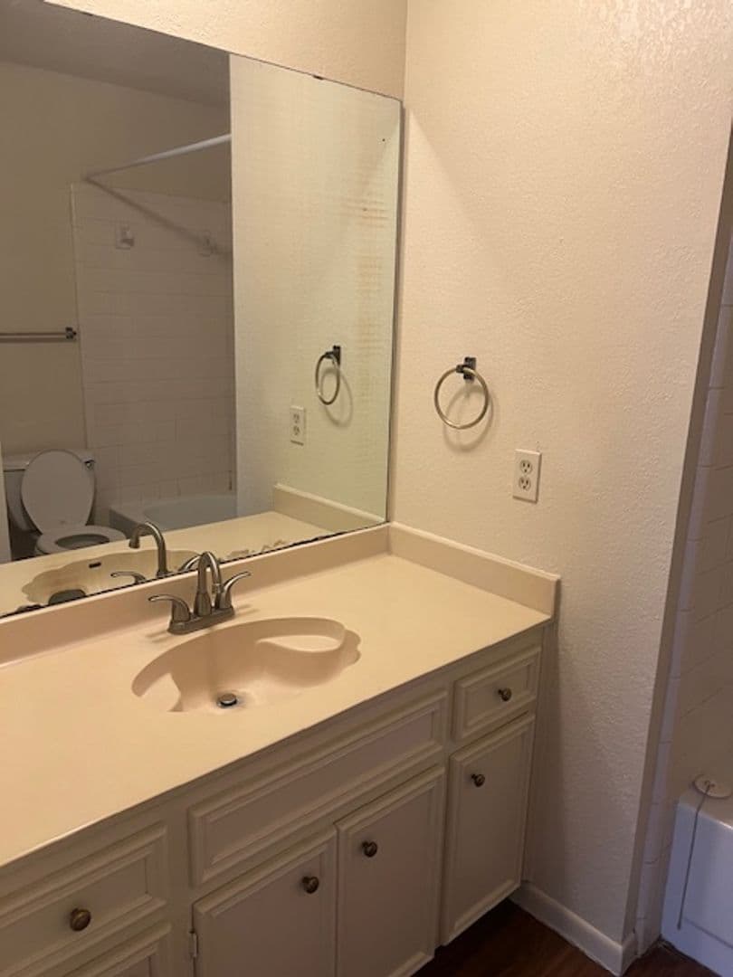 Georgetown Apartment: 310 Tamara Drive