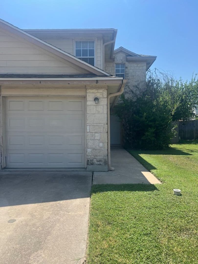 Round Rock Apartment: 1101 Christopher Avenue