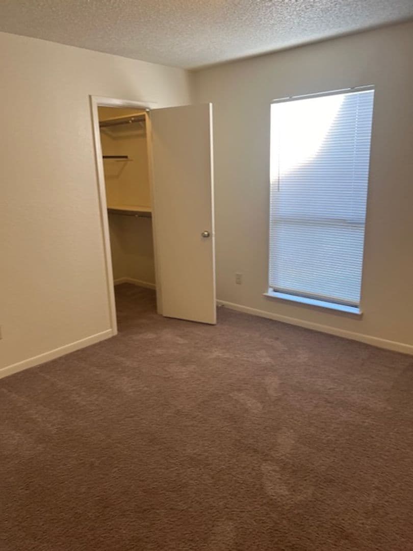 Georgetown Apartment: 310 Tamara Drive