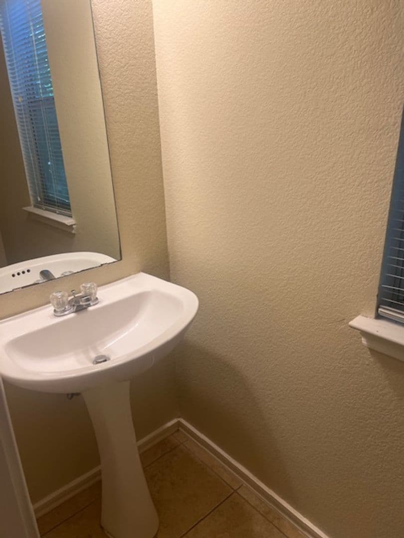 Round Rock Apartment: 1101 Christopher Avenue