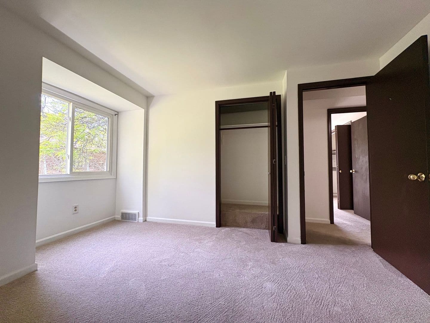 West Seneca Apartment: 83 S. Fisher Rd