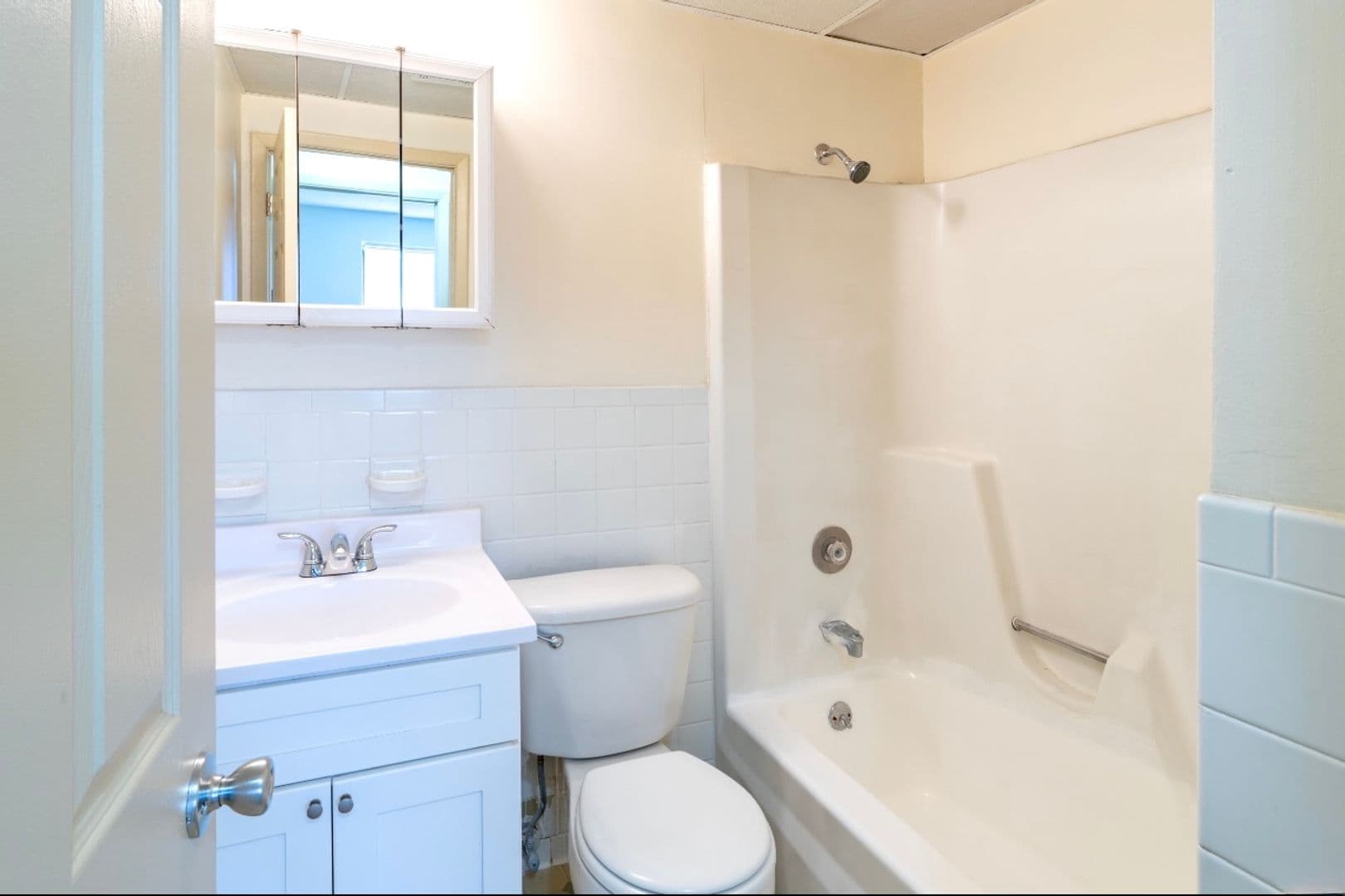 West Seneca Apartment: 1291 Indian Church Rd.