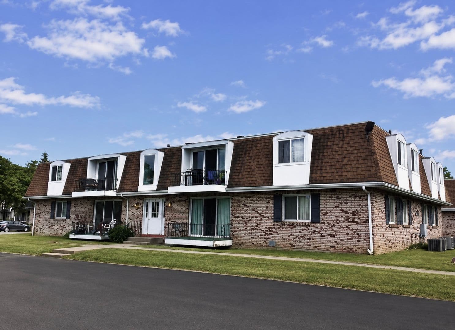 West Seneca Apartment: 83 S. Fisher Rd