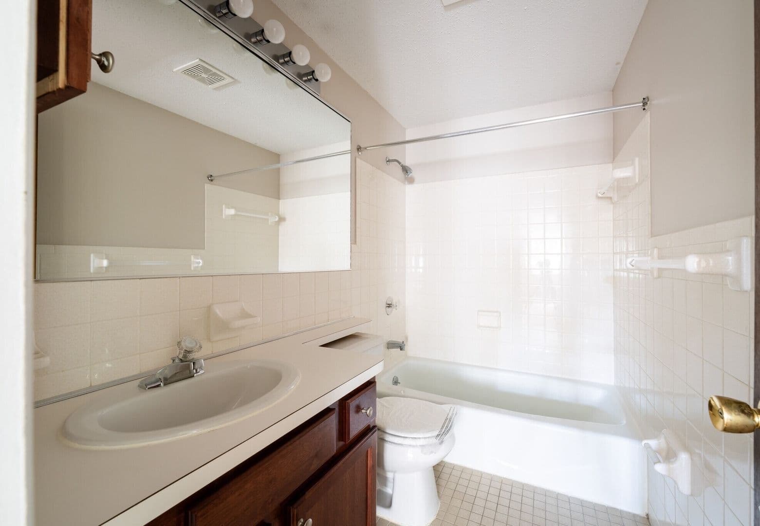 Hamburg Apartment: 5570 Camp Road