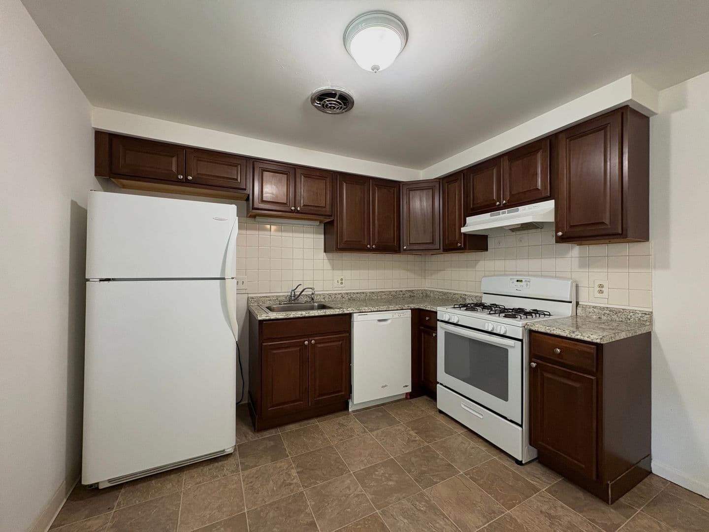 West Seneca Apartment: 83 S. Fisher Rd