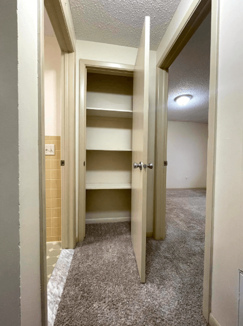 West Seneca Apartment: 1291 Indian Church Rd.