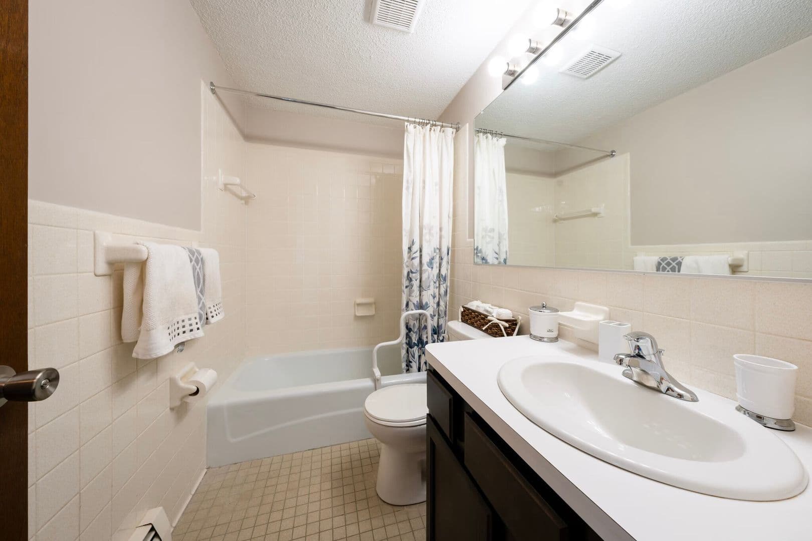 West Seneca Apartment: 510 Center Road