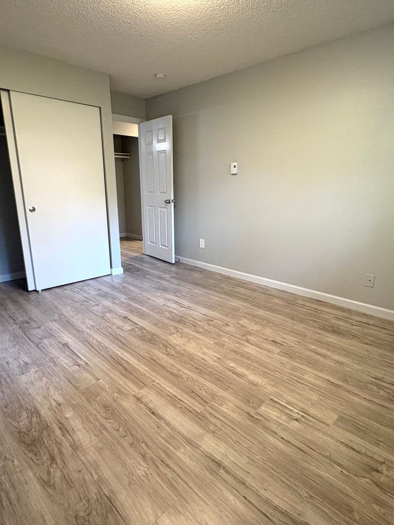 Bothell Apartment: 10295 NE 189th Street