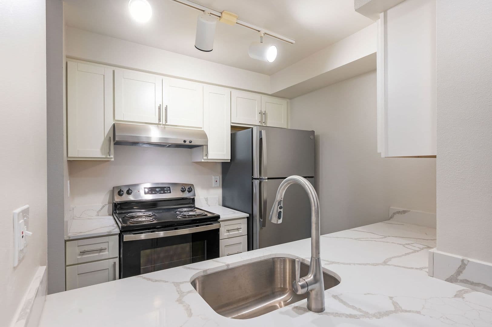Seattle Apartment: 2636 NW 57th St