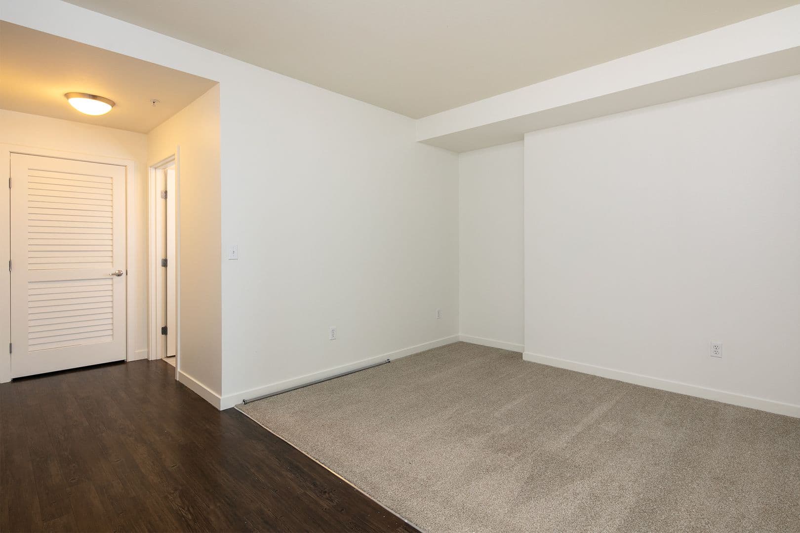 Seattle Apartment: 845 NE 66th St
