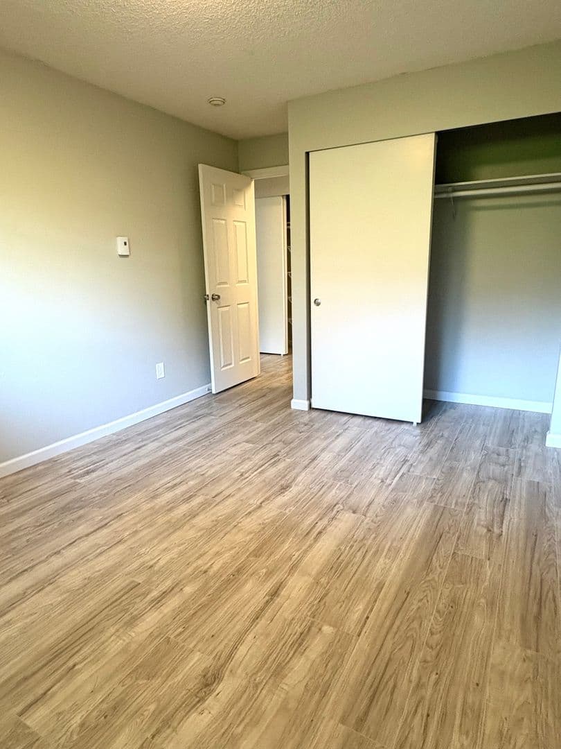 Bothell Apartment: 10295 NE 189th Street