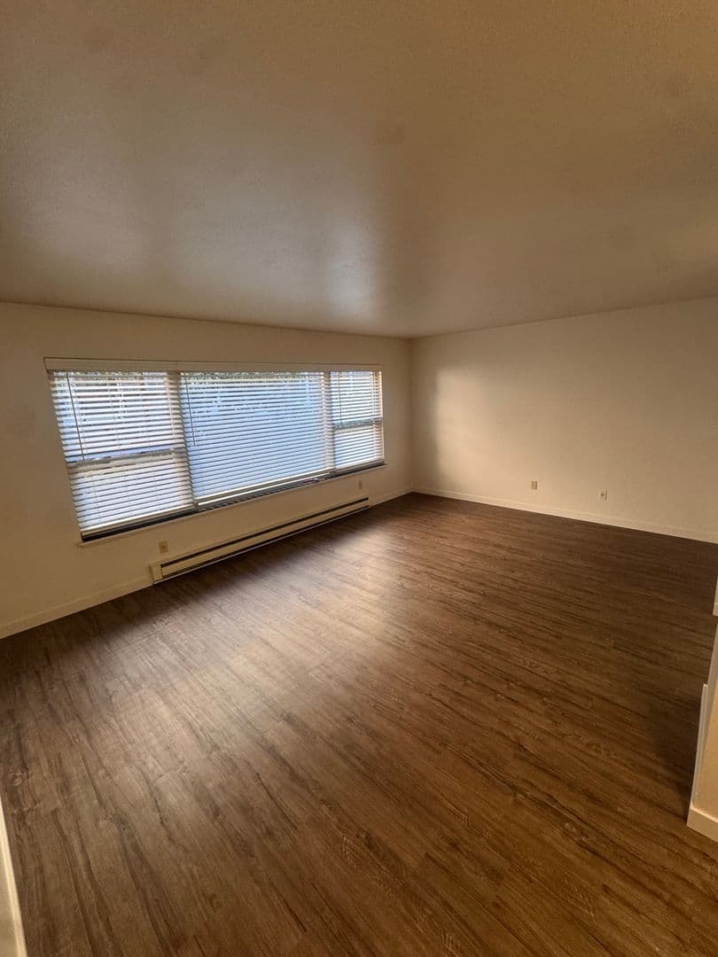Seattle Apartment: 525 Bellevue Ave E