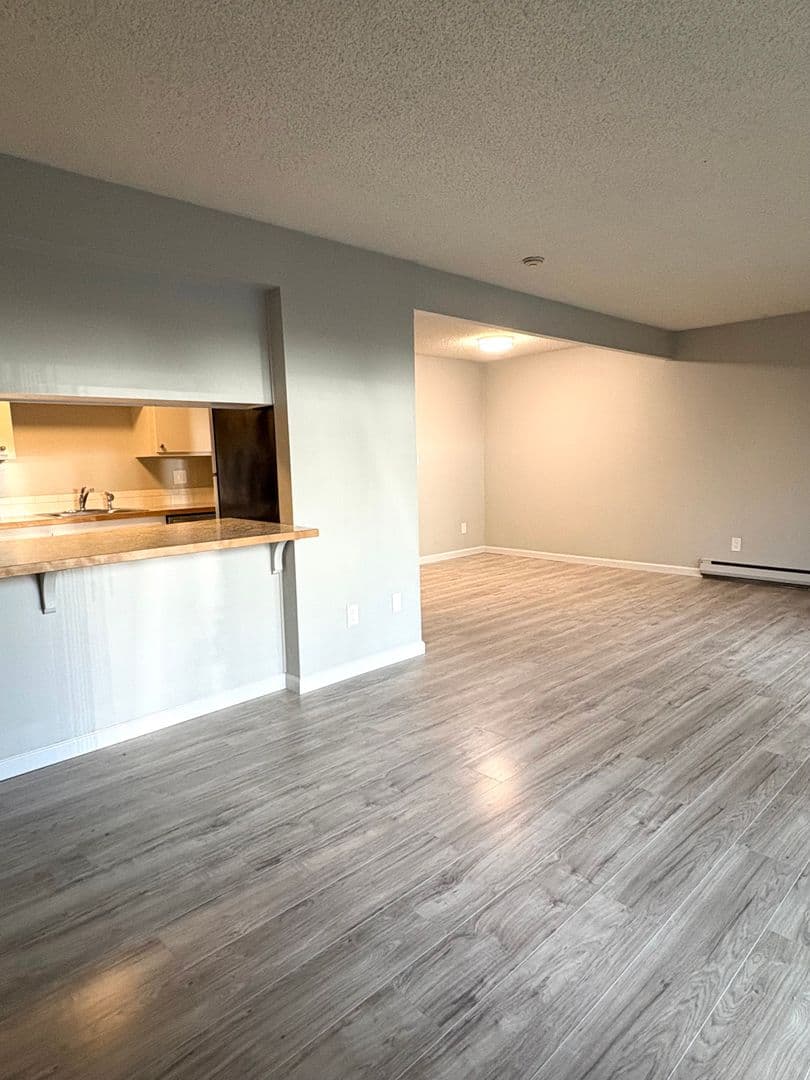 Bothell Apartment: 10295 NE 189th Street