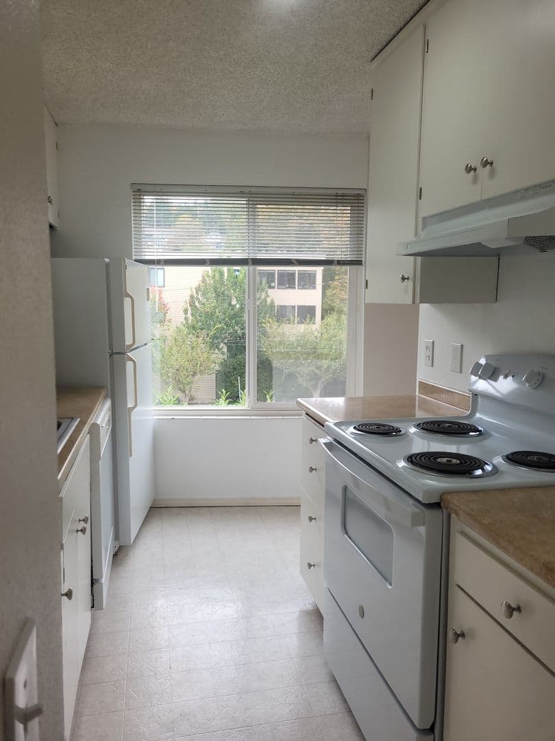 Seattle Apartment: 5325 Ravenna Pl NE