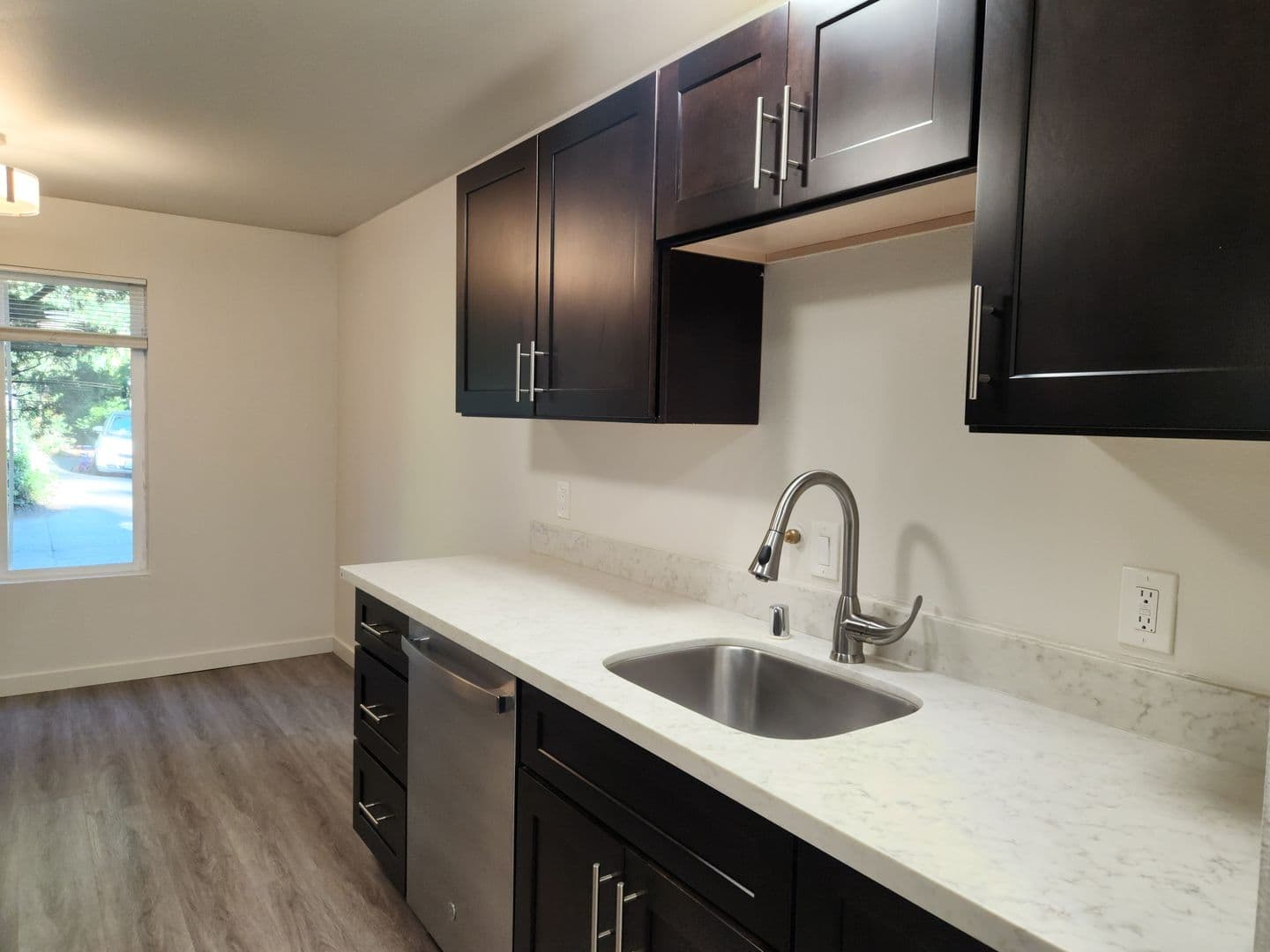 Seattle Apartment: 12340 33rd Ave NE