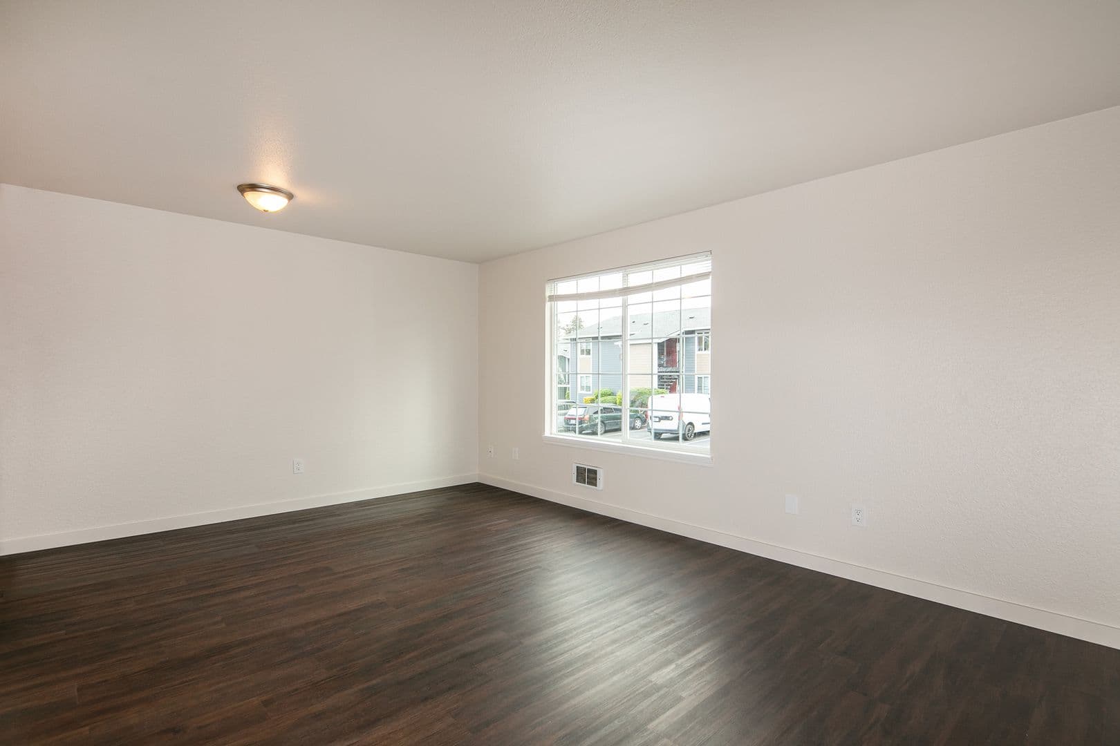 Everett Apartment: 832 W Casino Rd