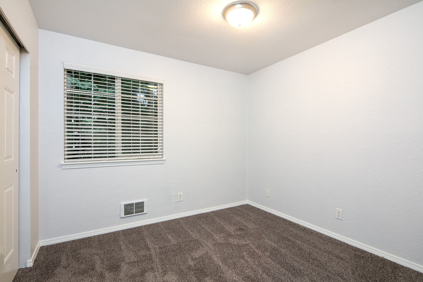 Everett Apartment: 8225 11th Dr W
